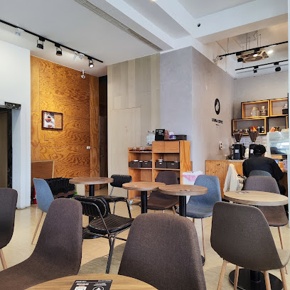 Louisa Coffee 路易莎咖啡 (大里永隆門市)