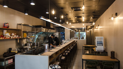 麵屋霖（店休查看IG/晚上最後接客22:15）