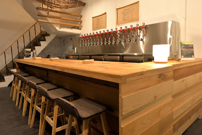 禾樂精釀新光遠百門市-天台｜精釀｜啤酒吧-西屯包場餐廳|台灣大道戶外餐廳|人氣酒吧|聚餐餐廳|精釀啤酒|網美打卡餐酒館|brewery taproom