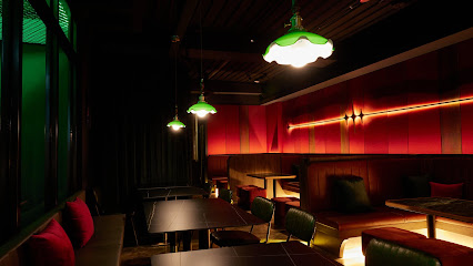 Bar Crouch & Hide 臥藏