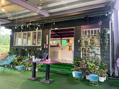 太陽湖畔咖啡館